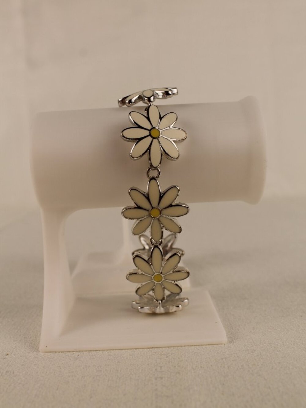Vintage Y2K Enamel Daisy Link Bracelet White Yellow Flower Retro